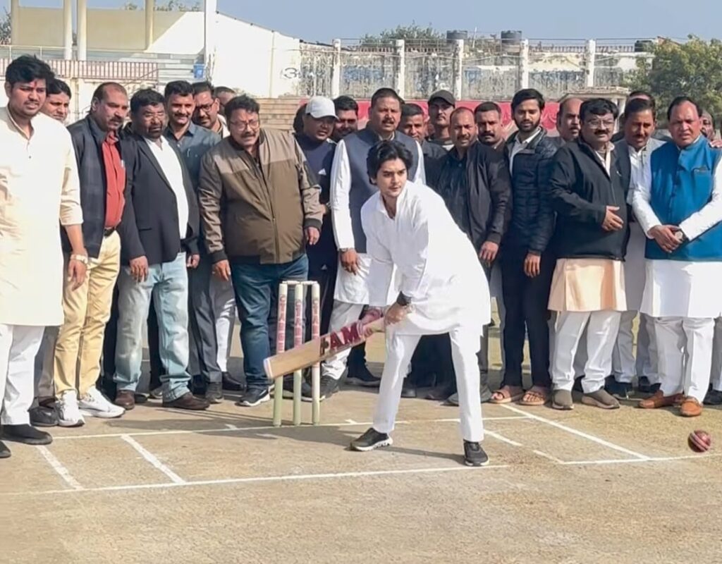 जोरदार स्वागत, पिता की तरह लोगों को दिया आश्वासन, युवाओं में भरा जोश, फिर दर्द लेकर चले गए युवराज