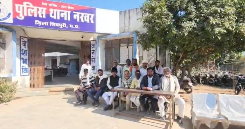 अपनी ही पार्टी के विरोधियों को पुलिस थाने में बिठलवा कर, कांग्रेस जिलाध्यक्ष हुए कार्यक्रम में शामिल