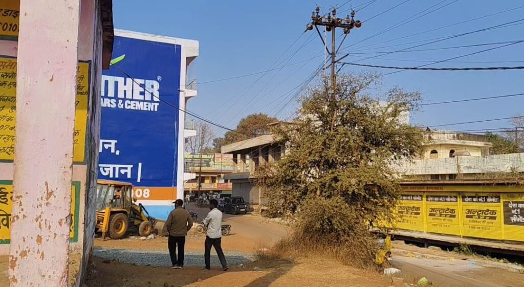 शासकीय प्राथमिक विद्यालय सिद्धेश्वर के अस्तित्व पर मंडरा रहा खतरा, हो रहा कब्जा