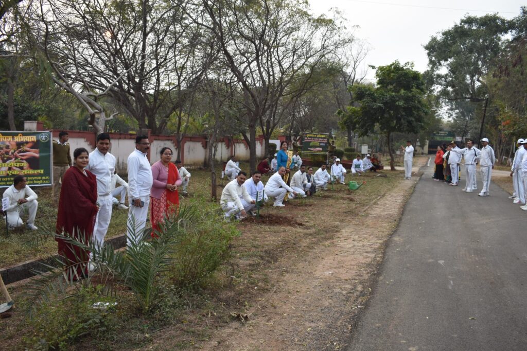 पौधे लगाकर मनाई आईटीबीपी कैंपस में मनाई बसंत पंचमी