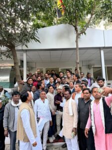 इधर पोहरी विधायक कांग्रेस का कुनबा बढ़ाने में जुटे, उधर जिले के कांग्रेसी जिलाध्यक्ष को हटाने के लिए प्रदेश अध्यक्ष से मिले
विपक्ष में रहते हुए भी कांग्रेस में खत्म नहीं हो रही आपसी खींचतान, जिलाध्यक्ष पर भाजपाई होने का आरोप
शिवपुरी