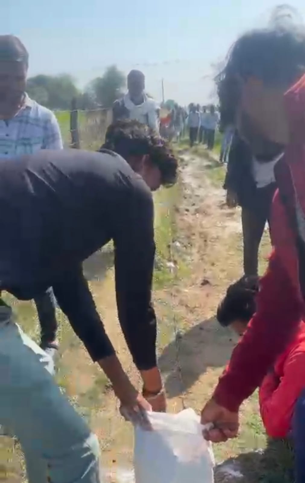 चरनोई के बाद अब खेल मैदानों पर प्रभावशाली लोगों का कब्जा, प्रशासन करा रहा खाली, खिलाड़ी खुश