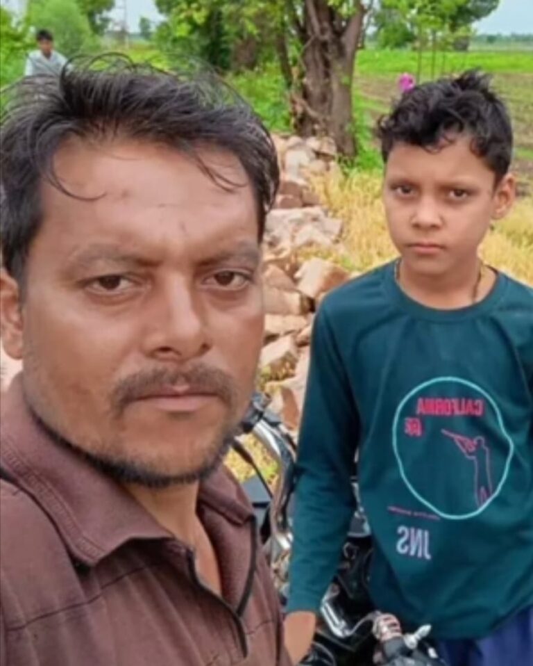 तेरहवीं खाकर बाइक से लौट रहे पिता-पुत्र को बीच रास्ते में ही ले उड़ा मौत का फ़रिश्ता