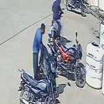 करेरा में खुलेआम घूम रहे चोर, दिनदहाड़े स्कूटी की डिग्गी से निकाले 1 लाख रुपए व पासबुक