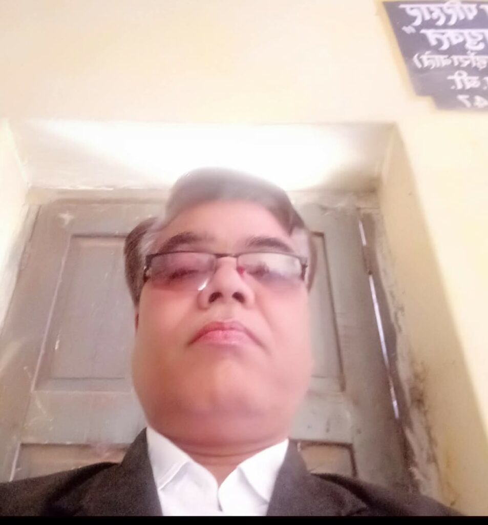 पुलिस की सफलता पर बधाई, लेकिन लापरवाही से चली गई वक़ील की जान, जमीन के सौदागर बने सुरक्षा का दंभ भरने वाले