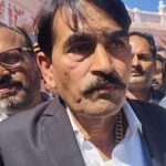 करेरा टीआई विनोद छावाई मुर्दाबाद के नारे वकीलों ने कलेक्ट्रेट में लगाए, ट्रांसफर करके जांच कराने की मांग का सौंपा ज्ञापन