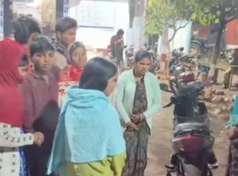 दमाद ने मांगी पत्नी के हिस्से की 2 बीघा जमीन, मना करने पर ससुरालियों को पीटा, घर में आग लगाई