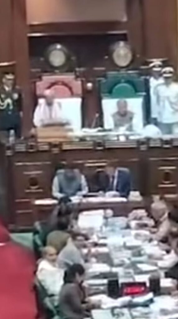 विधानसभा में जनता के मुद्दों पर चर्चा होने की बजाए पूछा राम की माँ का नाम, पिछोर विधायक ने भी झाड़ा पल्ला