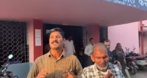 भ्रष्टाचार का गढ़ बनी करेरा तहसील, रिटायर्ड फौजी ने परिवार सहित खुद पर डाला पेट्रोल