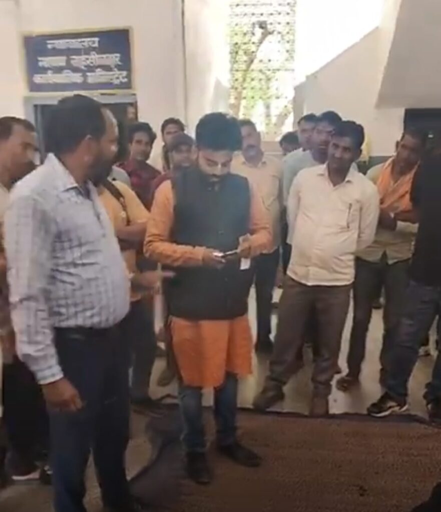 भ्रष्टाचार का गढ़ बनी करेरा तहसील में हालात हुए बेकाबू, राजस्व अमला मनमानी पर उतारू