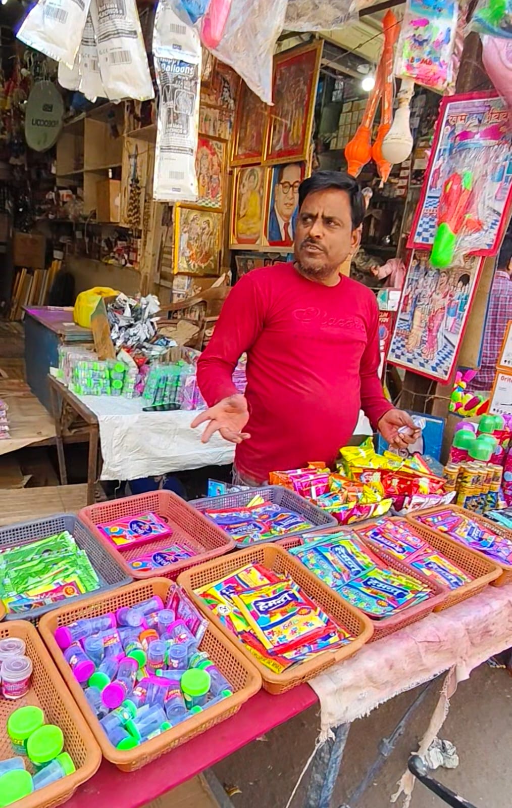 रात में हुआ होलिका दहन, सुबह से असमंजस में लोग, सभी निकले होली वाले कपड़े पहनकर, माथे पर गुलाल तक नहीं