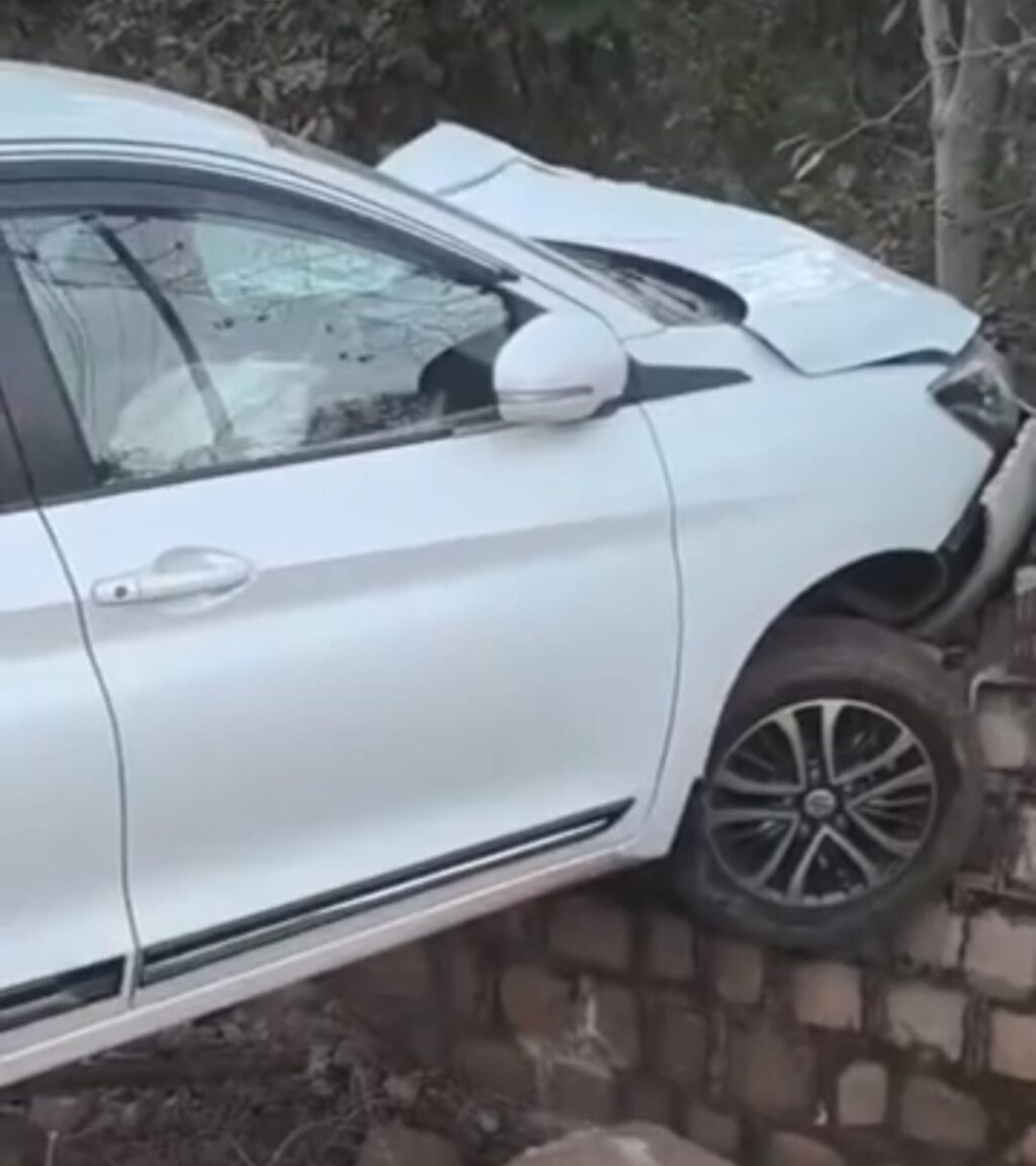 पत्नी लड़कर मायके गई, वहां से किसी अन्य युवक के साथ गई, फांसी के फंदे पर लटका पति