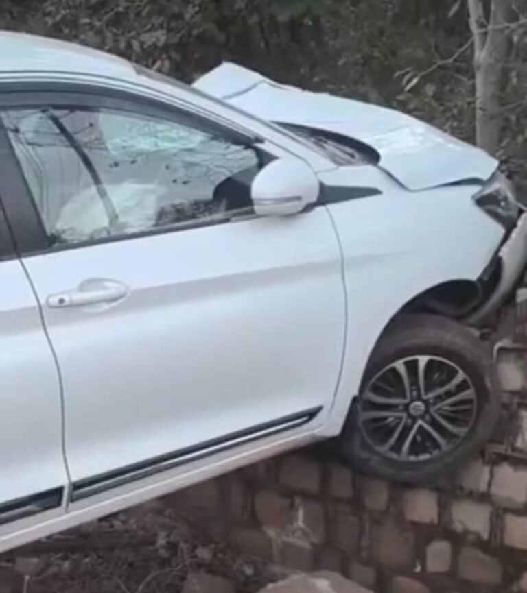 पत्नी लड़कर मायके गई, वहां से किसी अन्य युवक के साथ गई, फांसी के फंदे पर लटका पति