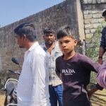 शिवपुरी के वार्ड क्रमांक 1 में जब नपा ने नहीं बनवाई सड़क, तो स्थानीय लोगों ने चंदा कर शुरू किया सड़क निर्माण