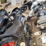 भूत पुलिया के सामने घर में घुसे चोर, परिजनों के जागने पर कूदकर भागे, पीछा किया तो साथियों के साथ पथराव किया