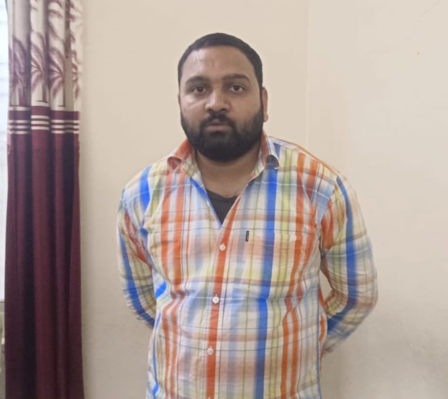 ऊर्जा मंत्री के प्रभार वाले जिले में 20 हजार की रिश्वत लेते ऑपरेटर को रंगे हाथ ईओडब्ल्यू ने दबोचा