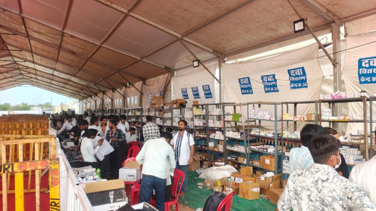 मेडिकल कैंप बना मरीजों के लिए मजाक, पत्रकार वार्ता में भी जवाब नहीं दे पाए शिविर संचालक