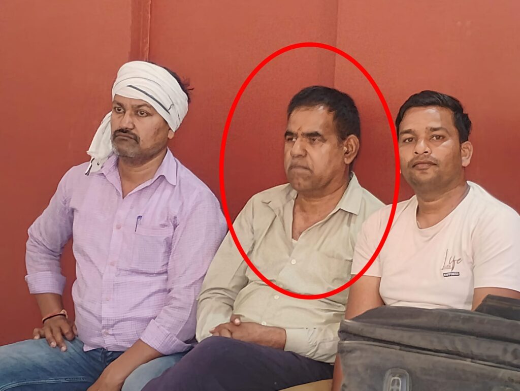 दो हजार रुपए की रिश्वत लेते देवेंद्र जैन को लोकायुक्त ने दबोचा, नक्शा दुरुस्ती के एवज में मांगे थे 5 हजार