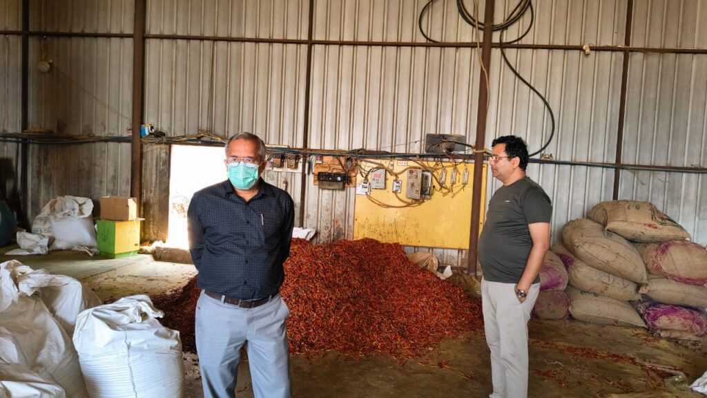 फूड सेफ्टी की दो सदस्यीय टीम ने दो दिन डाला शिवपुरी में डेरा, पिछोर में दो मिठाई की दुकान व शिवपुरी में दो मसाला फैक्ट्री से लिए सैंपल