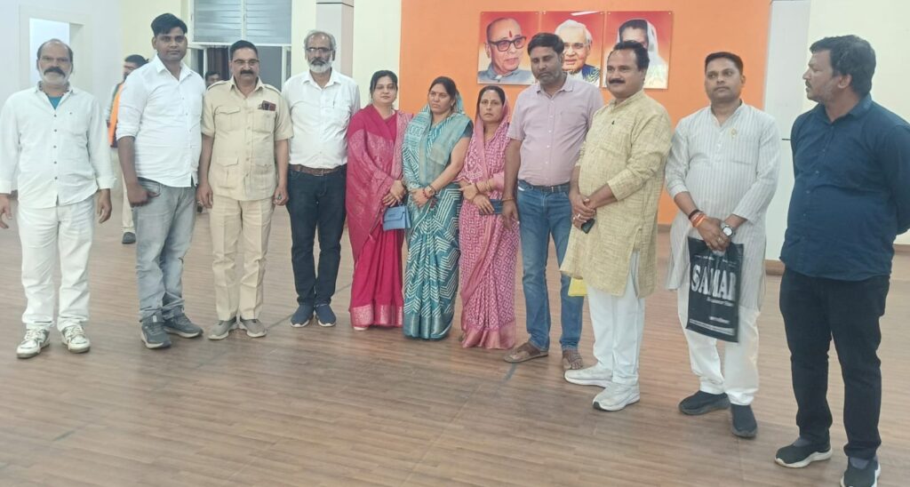 नपाध्यक्ष को हटवाने भोपाल पहुंचे एक दर्जन पार्षद, दूसरे सपोर्टर ने अध्यक्ष को सुरक्षित कर सीएमओ को ठहराया गलत