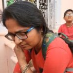 बैंक में जमा 25 लाख, इलाज के लिए भी नहीं मिल रहे, तो आयुष्मान कार्ड ही बनवा दो