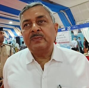 केंद्रीय योजना के टॉप रहे रविंद्र, राज्य की योजनाओं में पिछड़े, अर्पित को जिला मिलने पर भी उठ रहे सवाल