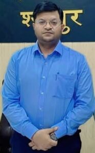 केंद्रीय योजना के टॉप रहे रविंद्र, राज्य की योजनाओं में पिछड़े, अर्पित को जिला मिलने पर भी उठ रहे सवाल