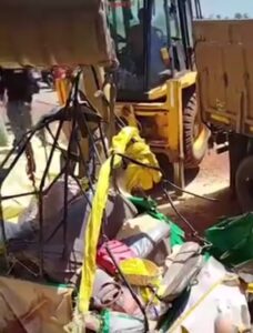 शादी के 12 घंटे बाद ही दूल्हा, दुल्हन, दूल्हे की मां व भाभी की दर्दनाक मौत, ट्रोला के नीचे दबकर खत्म हुए जीवन के सपने