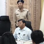 मुझ पर कोई पॉलिटिकल प्रेशर काम नहीं करता: नवागत कलेक्टर अर्पित वर्मा ने की पत्रकारों से मुलाकात