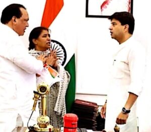 महाराज, सीएमओ ने तो काम करना मुश्किल कर दिया: अरे यह सब कैसे हो गया! फोटो देखकर तो कुछ ऐसा ही लग रहा