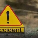 शादी के गए दो युवक वापस घर नहीं लौटे, एक कि मां तो दूसरे की पत्नी लड़ रहीं जिंदगी की जंग घर की छत के लिए ला रहा सेंटिंग मटेरियल, ट्रेक्टर खाई में पलटने से दबकर मरा युवक शिवपुरी। बीते शनिवार को हुए तीन सड़क हादसों में तीन लोगों ने अपनी जान गंवा दी, जबकि दो लोग जिंदगी की जंग लड़ रहे हैं। इनमें दो व्यक्ति तो शादी समारोह से लौट रहे थे, जबकि तीसरा युवक अपने घर की छत डालने के लिए सामान लेकर आ रहा था। शनिवार की रात लगभग 12.30 बजे कठमई तिराहे के पास बाइक में अज्ञात वाहन ने टक्कर मार दी। जिसमें बाइक सवार 25 वर्षीय अभिषेक परिहार की मौके पर ही मौत हो गई, जबकि उसकी मां रामबाई गभीर रूप से घायल हो गई। यह दोनों मां -बेटा सतनबाड़ा के ग्राम कांकर में आयोजित शादी समारोह से वापस अपने घर बडौदी शिवपुरी आ रहे थे। घायल मां का इलाज मेडिकल कॉलेज में चल रहा है। इससे पूर्व शनिवार की रात 8.15 बजे कोलारस थाना क्षेत्र में गांधी पेट्रोल पंप के पास एक रोंग साइड आ रही ट्रेक्टर ट्रॉली में बाइक में टक्कर मार दी। इस हादसे में बाइक सवार 38 वर्षीय अर्जुन रावत की मौत हो गई, जबकि उसकी पत्नी इकलेश रावत गम्भीर रूप से घायल हो गई। उन्हें भी मेडिकल कॉलेज में भर्ती कराया गया है। बाइक सवार दंपत्ति कुलवारा गांव के रहने वाले हैं तथा बाइक से म्याना के सुआटोर में शादी समारोह में शामिल होने जा रहे थे। ट्रॉली के नीचे दबने से मौत शनिवार की रात इंदार गांव के पास सेटिंग मटेरियल से भरी एक ट्रेक्टर ट्रॉली सड़क किनारे खाई में जाकर पलट गई। इस हादसे 33 वर्षीय कृष्णवीर लोधी की दर्दनाक मौत हो गई। कृष्णवीर उक्त सेटिंग का सामान अपने जीजा के घर ईसागढ़ से खरेह गांव में ला रहा था।