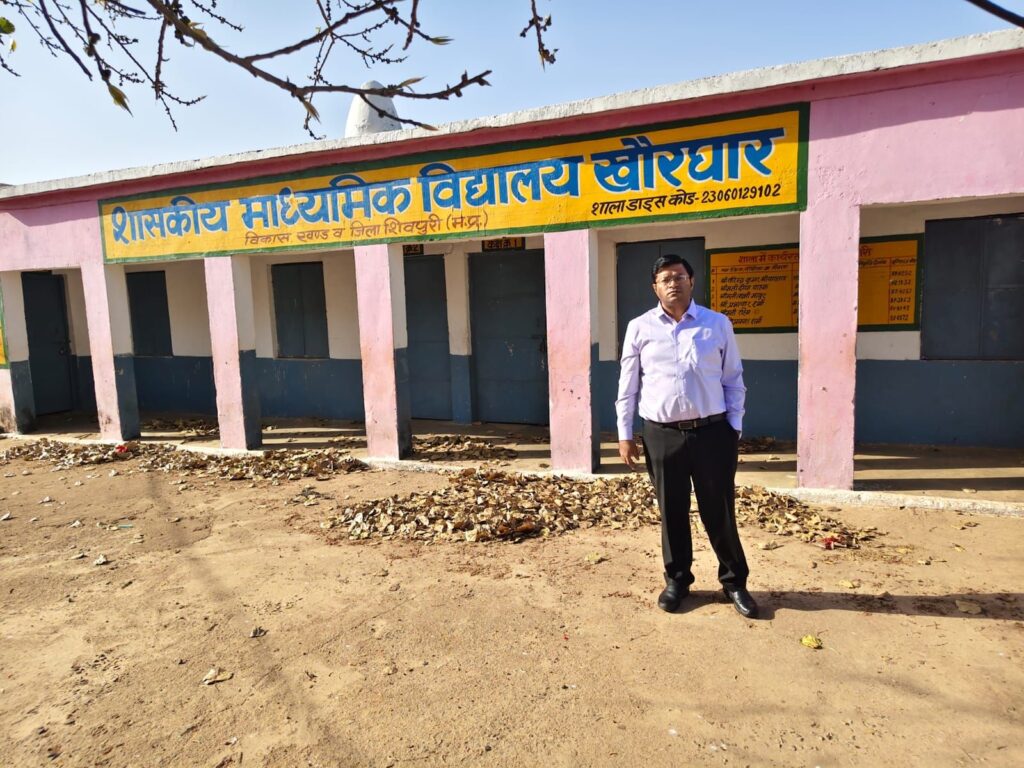 सुबह 7:30 बजे का स्कूल, 8 बजे पहुंचे कलेक्टर, मिला ताला, डीईओ को नोटिस