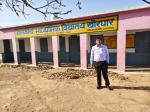 सुबह 7:30 बजे का स्कूल, 8 बजे पहुंचे कलेक्टर, मिला ताला, डीईओ को नोटिस
