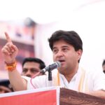 कोलारस का परचम पूरे मध्यप्रदेश में फहरेगा: सिंधिया, जनसुनवाई में बांटे आयुष्मान कार्ड सहित अन्य योजनाओं के प्रमाण पत्र