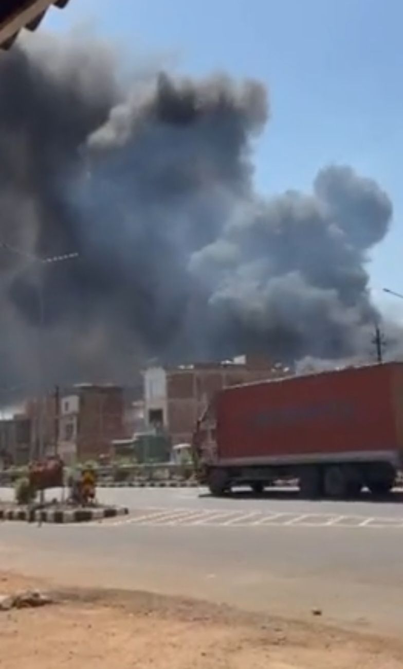 शिवपुरी में दो जगह लगी आग, लाखों का नुकसान, किसान का जला अनाज, कबाड़ी का कबाड़ा