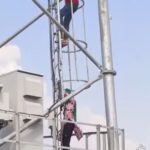 शोले में धर्मेंद्र को मौसी ने टंकी से उतारा, गणेशखेड़ा में प्रेमी-प्रेमिका को टॉवर से पुलिस ने उतरवाया