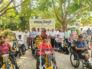 28 दिव्यांगजनों को मंगलम में मिलीं ई मोटराइज्ड स्कूटी