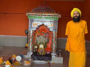 तीन मंदिरों के ताले तोड़कर लाखों की चोरी, दानपेटी भी ले गए, पुलिस गश्त पर उठे सवाल