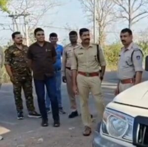 चांदी की आधी करधौनी छीनने वाले बदमाशों ने महिला को ऐसा पटका कि चली गई जान