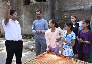 सिंहनिवास में चारपाई देखकर व पानी की बर्बादी रुकवा कर कलेक्टर पहुंचे फिल्टर प्लांट, कल से आ जाएगा सिंध का पानी