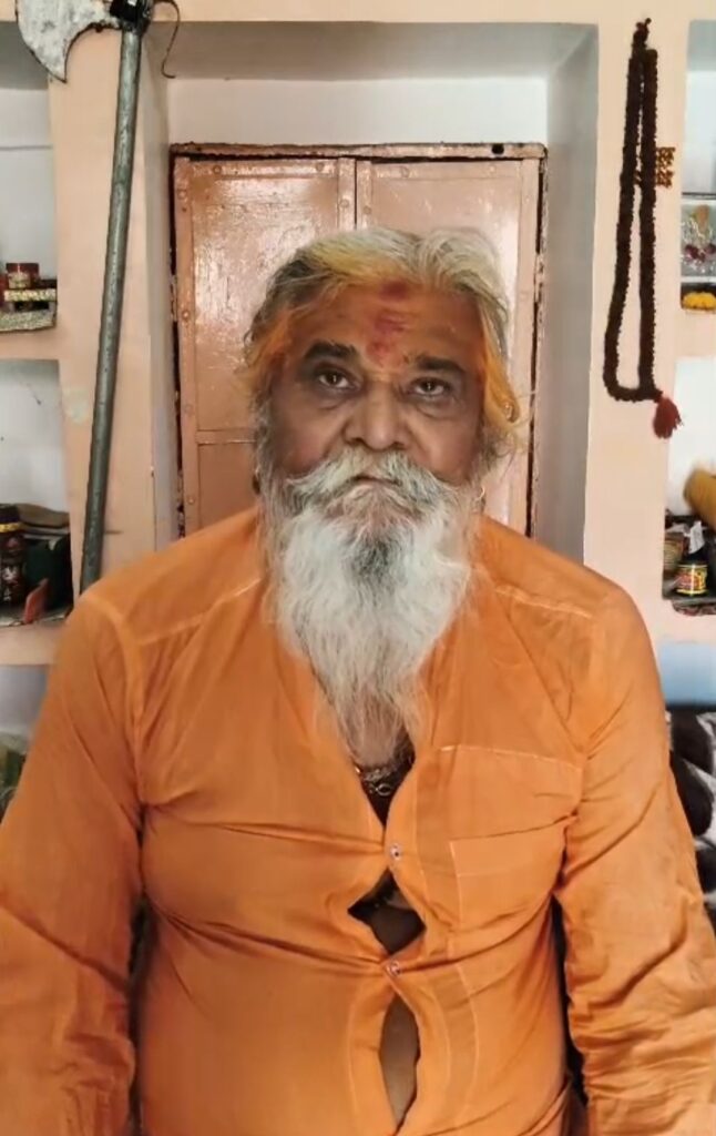 बगीचा सरकार के राजेंद्र गिरी महाराज बोले: शराब पीकर आए भोला ने किया साथियों के साथ हमला