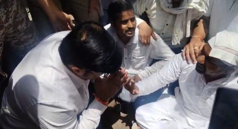 मासूम अनय को न्याय दिलाने कलेक्ट्रेट पहुंचे परिजन व शहरवासियों के साथ दो विधायक, बाद में तीसरे भी आए