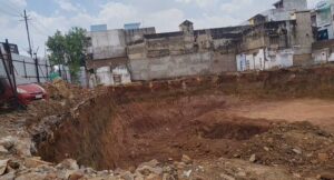 शहर के बीचोबीच गहराई तक मुरम की खुदाई मामले में भूमि मालिक को नोटिस देने की तैयारी में नपा