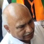 कॉकरोच से बचते नजर आए भाजपा प्रदेश अध्यक्ष खंडेलवाल एवं केंद्रीय मंत्री सिंधिया