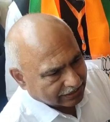 कॉकरोच से बचते नजर आए भाजपा प्रदेश अध्यक्ष खंडेलवाल एवं केंद्रीय मंत्री सिंधिया