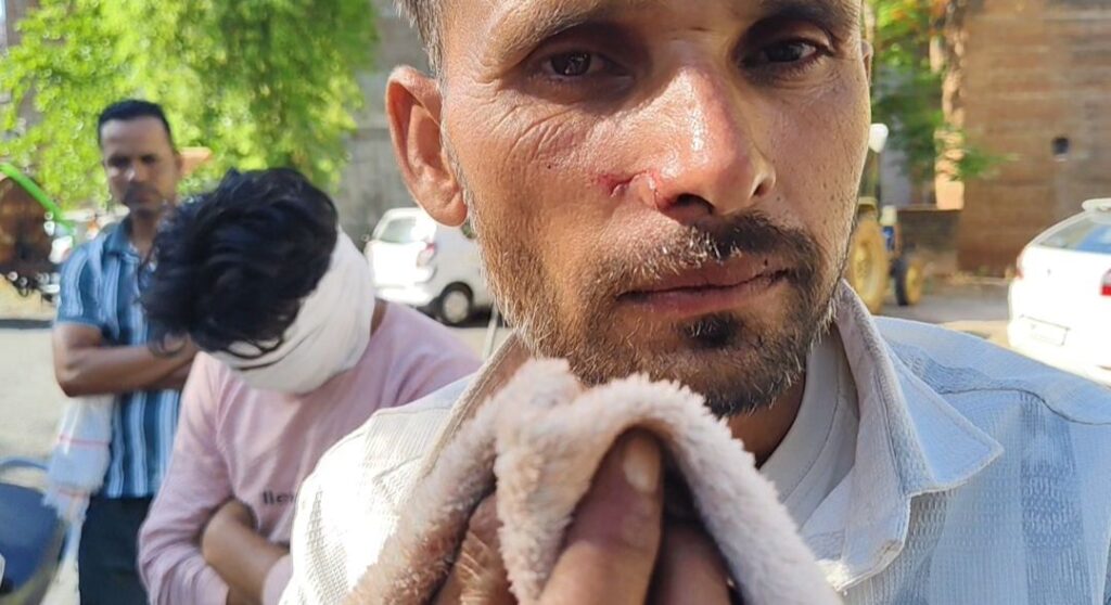 वार्ड 19 में पानी भरवाने गए टैंकर चालक के साथ मारपीट, देहात थाने में खड़े किए टैंकर, मामला दर्ज की मांग