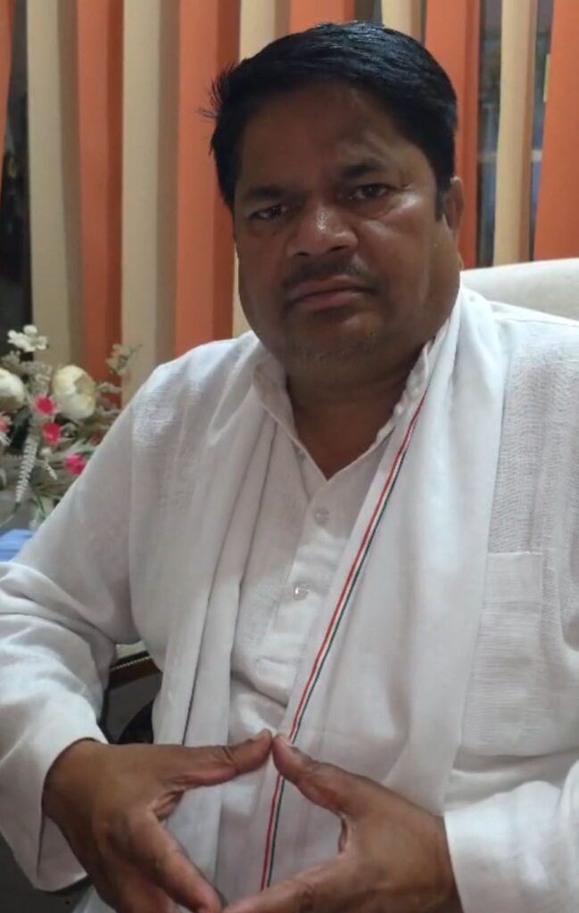 पार्षद से लेकर प्रधानमंत्री तक भाजपा के, फिर भी शिवपुरी में पानी के लिए कलेक्टर के सामने गिड़गिड़ा रहे भाजपा नेता