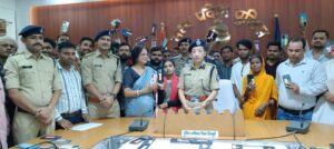 पुलिस ने लौटाई 120 लोगों की खोई हुई जिंदगी: साइबर सेल ने ढूंढ निकाले खोए हुए मोबाइल