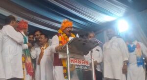 भाजपा जिलाध्यक्ष का वीडियो वायरल: जो खुद मेहरबानी से बने, वो गहोई समाज के मंच से बांट रहे पद