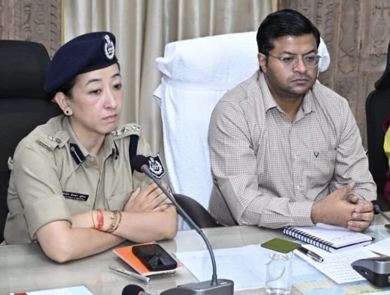 कुछ कर जाओ-इस शहर के लिए:: दावे तो पेरिस बनाने के भी कर चुके हैं शहरवासियों से नेता